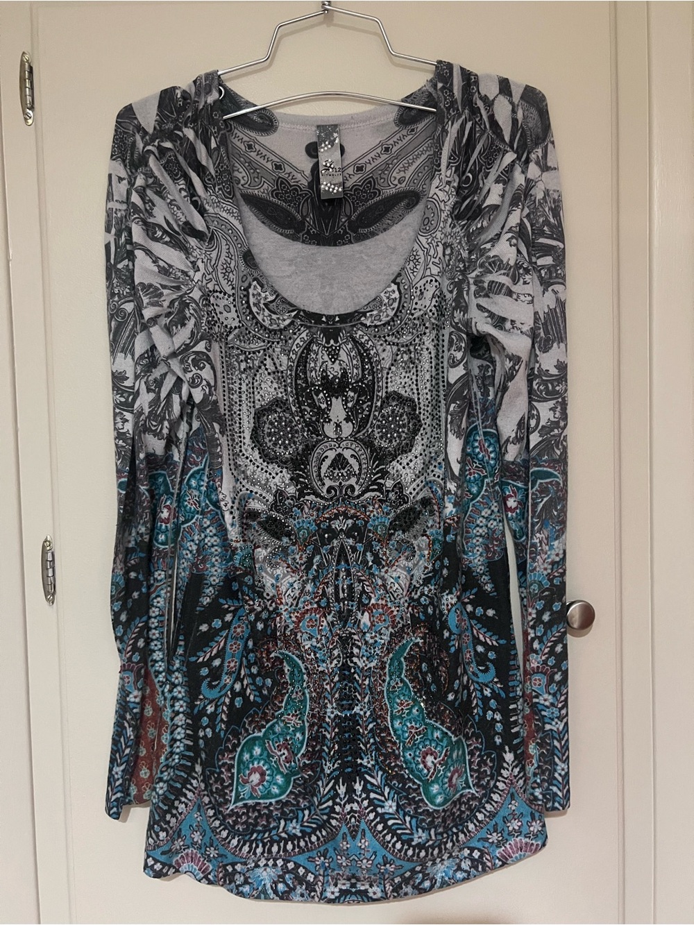 S-twelve medium Women’s Black & Teal rhinestone s-12 Long Sleeve Scoop Neck Top